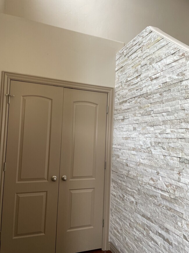 Foto del edificio - 5079 Fortrose Dr