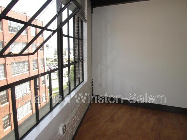 Foto del edificio - 101 E. Sixth St.