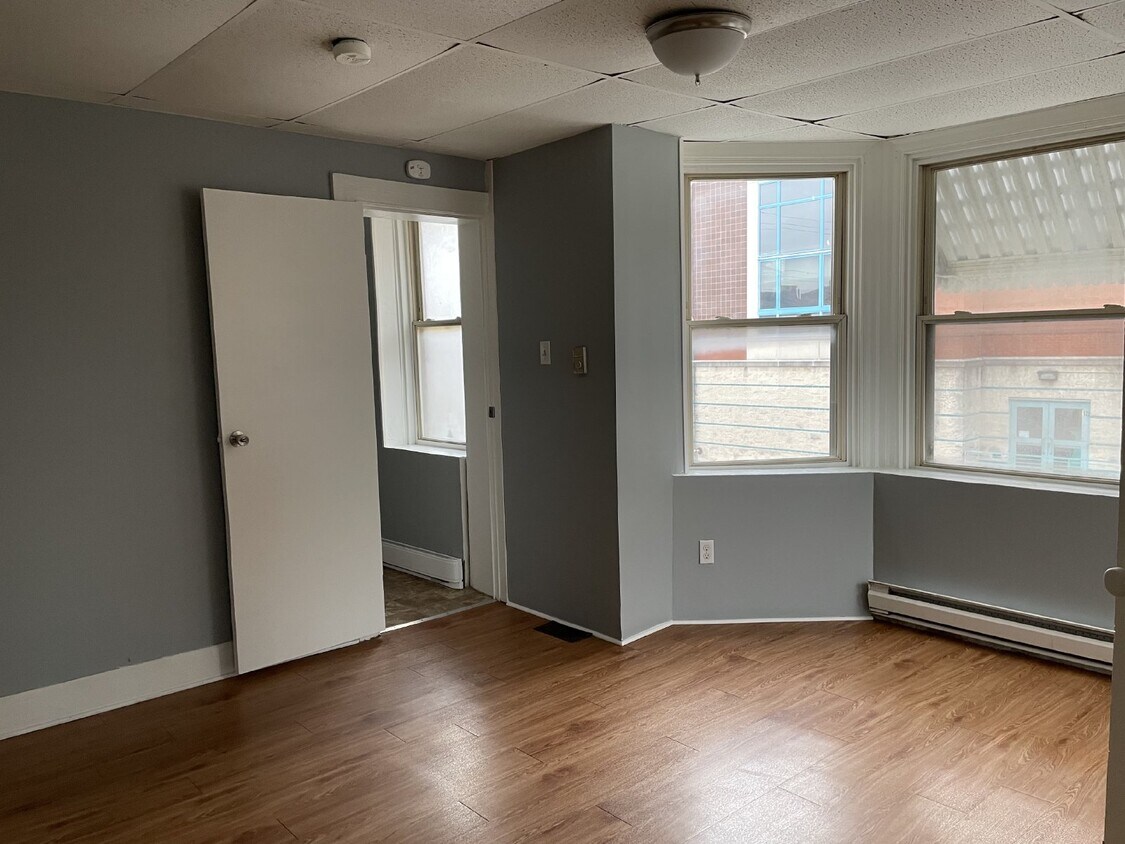 Primary Photo - Move in Ready, 3 Bedroom 2 Baths!