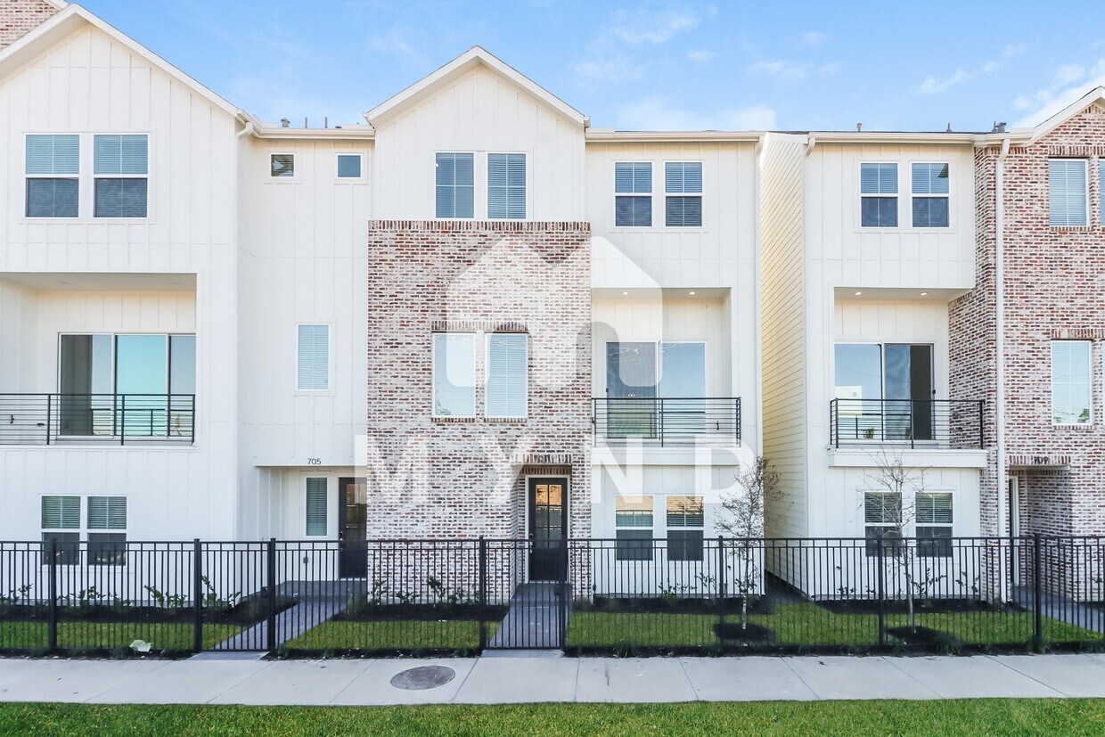 Foto principal - 707 Carriage Knolls Dr