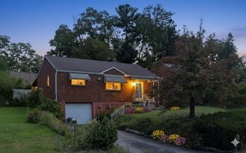 Building Photo - 214 McMasters Ave