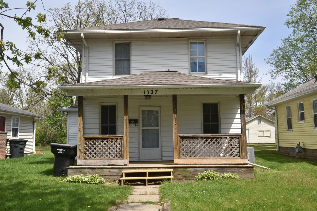 Foto principal - 4 Bedroom home Near Notre Dame!