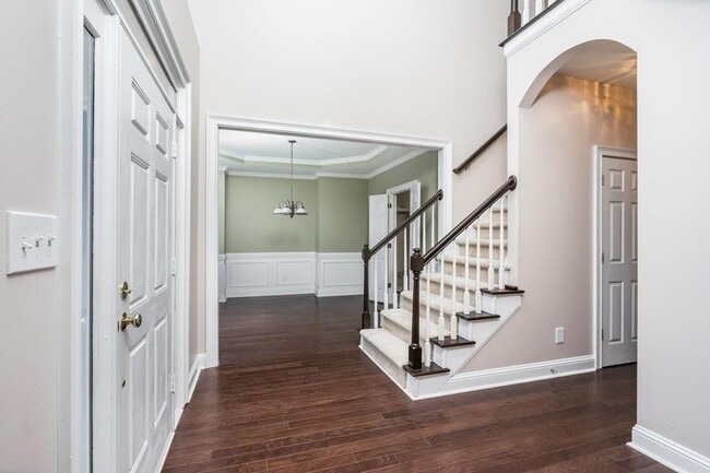 Building Photo - 802 Satinwood Pl