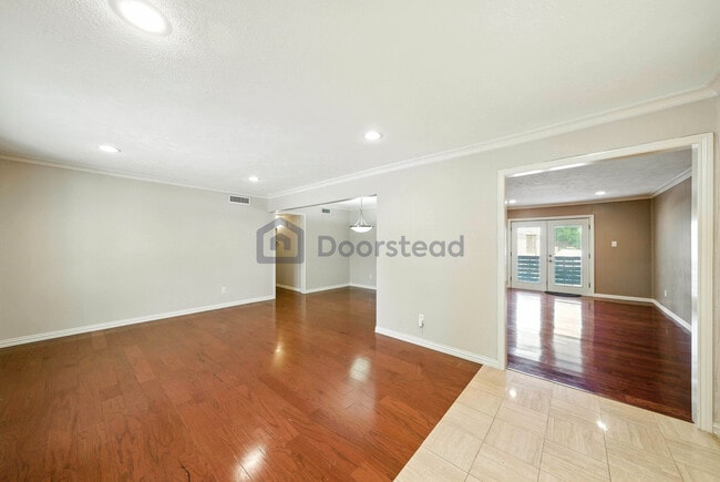 Building Photo - 6009 Sandhurst Ln