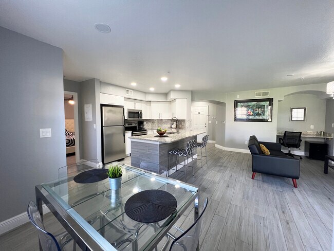 Comedor - 7280 Westpointe Blvd