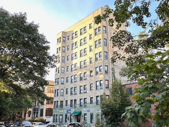 Building Photo - 562 W Arlington Pl
