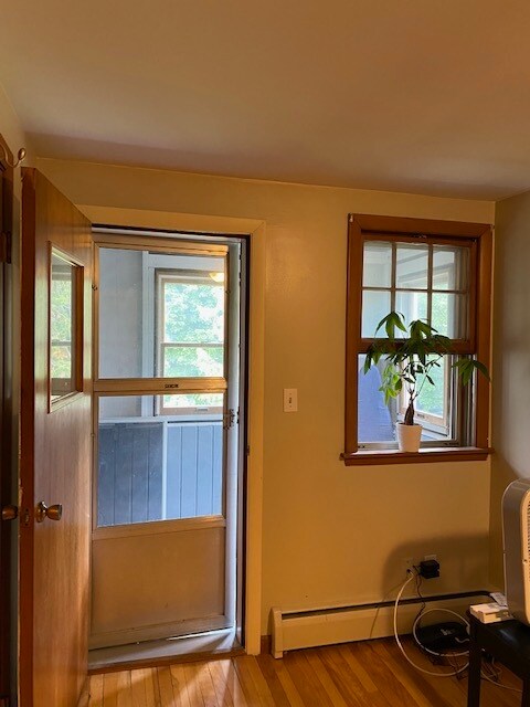 private small porch - 166 Pettingill St