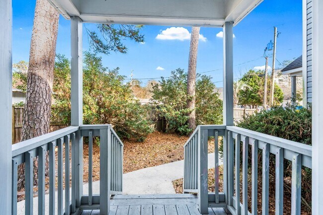 Foto del edificio - Reduced Rent for Any Lease Signed in Feb!! 8 Blocks to the Beach!!