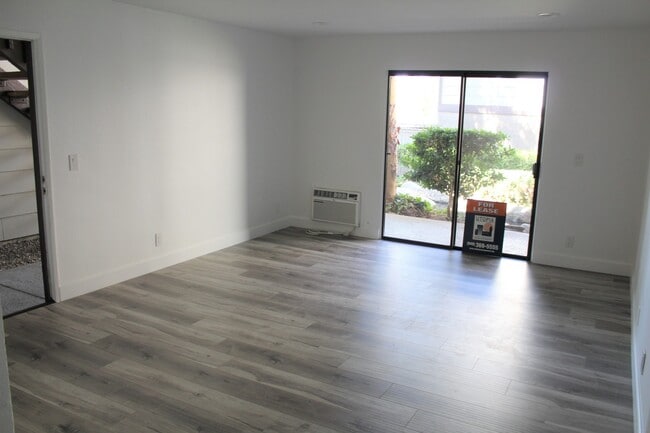 Building Photo - $500 OFF 1ST MONTHS RENT!! Amazing 1 bedro...