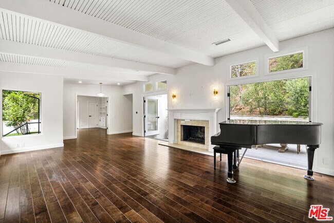 Building Photo - 9541 Cedarbrook Dr