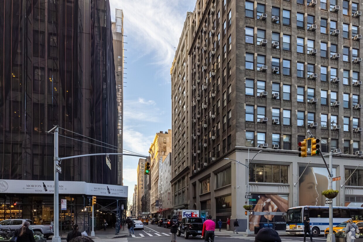 Foto principal - 49 E 21st St