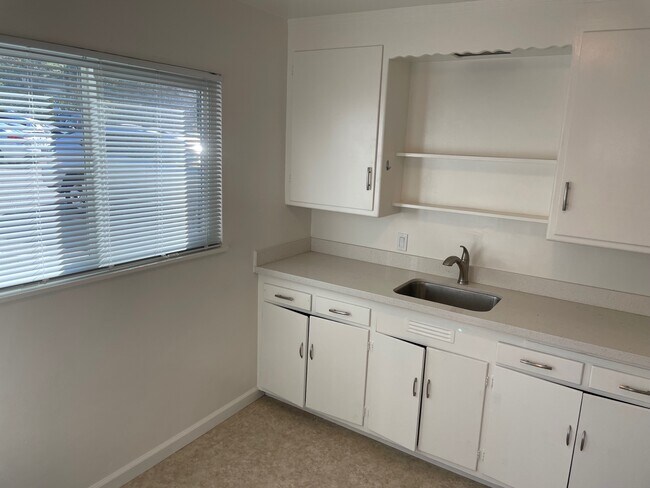 New Quartz Countertops - 2511 Piedmont Ave