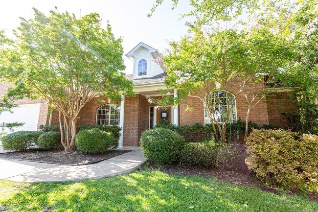 Building Photo - 4 br, 2 bath House - 204 Water Oak Dr