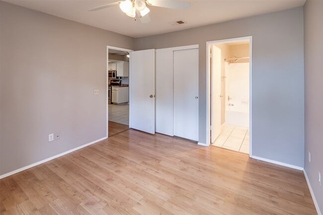 Building Photo - 9439 Fairgrove Ln