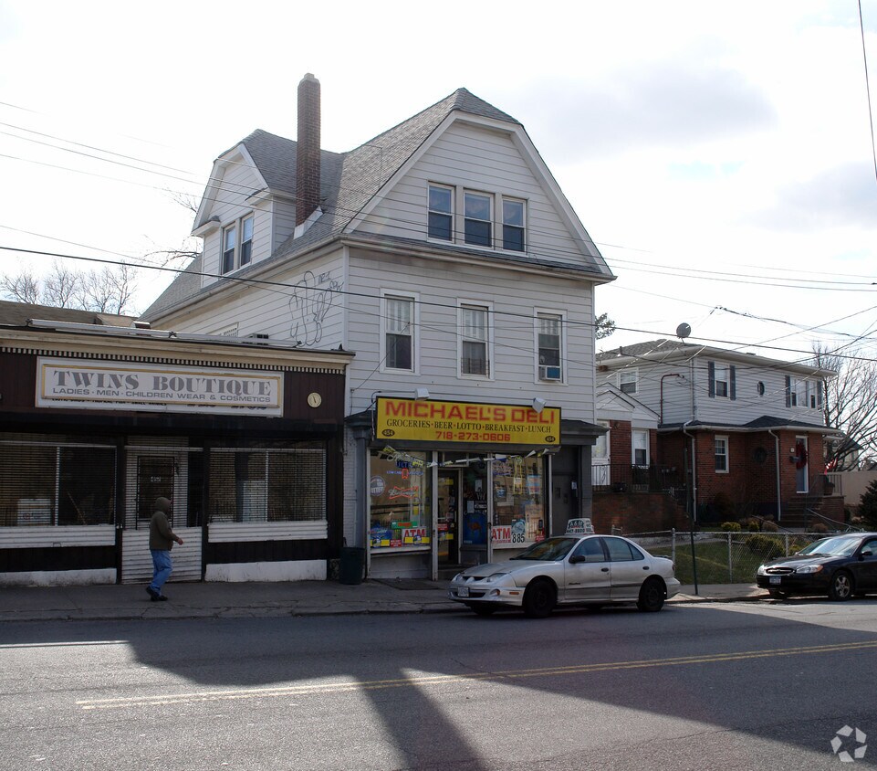 Primary Photo - 454 Castleton Ave
