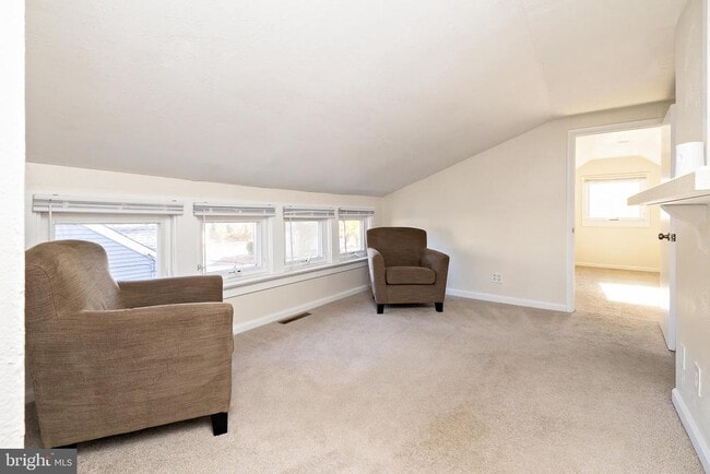 Building Photo - 1305 Sylvan Dr