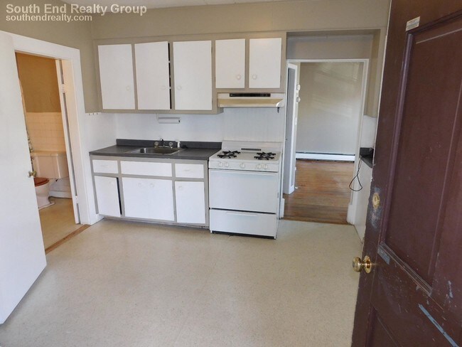 Sunny 1 Bed Alternative Just Steps To Tufts House For Rent In