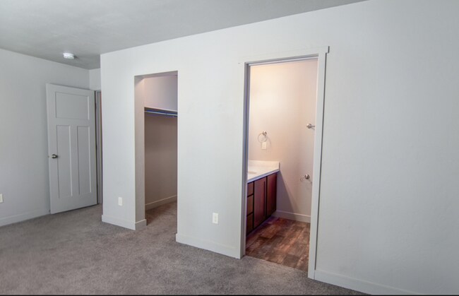 Foto del edificio - 194 E 700 N