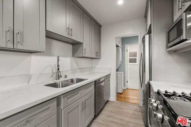 Foto del edificio - 1028 E 3rd St