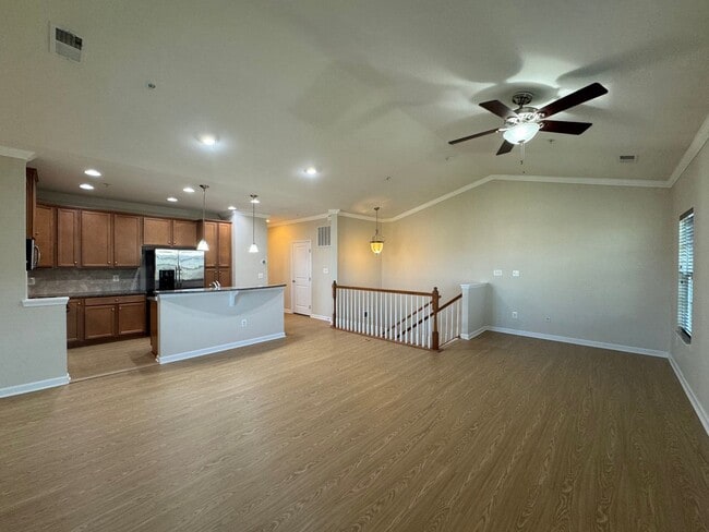 Foto del edificio - Gorgeous 2 Bed 2 Bath End-Unit Townhome In...