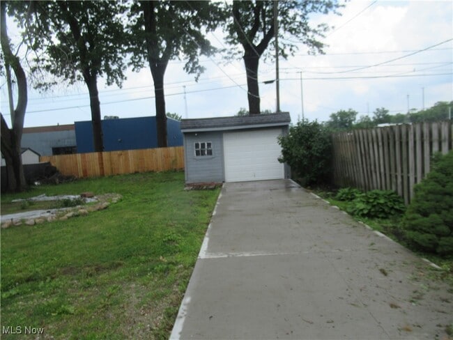 Building Photo - 1329 Craneing Rd