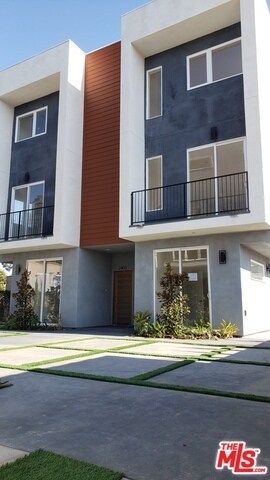 Primary Photo - 2404 S Dunsmuir Ave