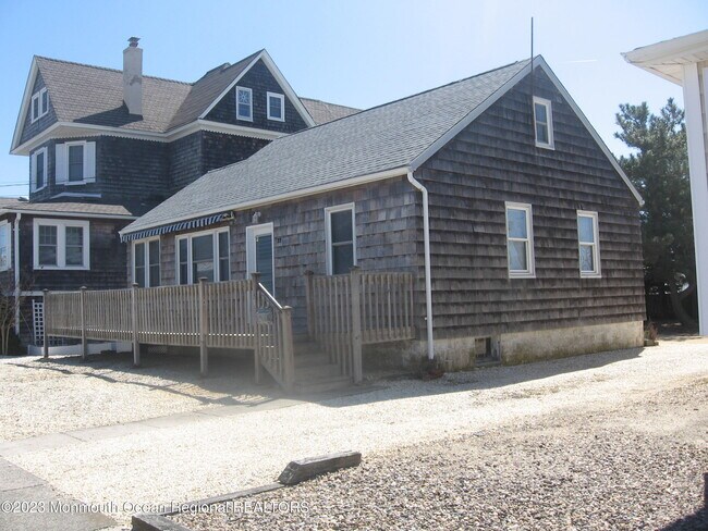 Building Photo - 35 4th Ave