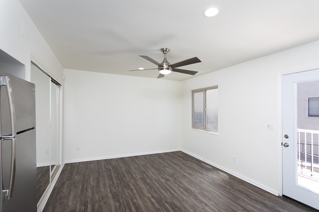 Building Photo - Amazing La Jolla Village Studio with Onsit...