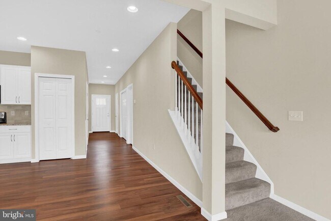 Building Photo - 1708 Shady Ln