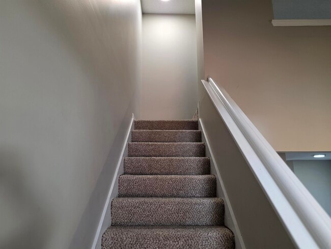 Building Photo - 8333 Twin Rivers Dr