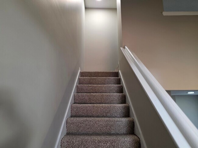 Foto del edificio - 8333 Twin Rivers Dr