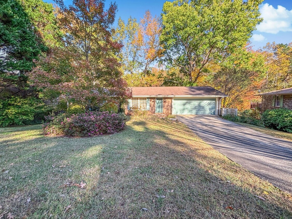 Primary Photo - Cozy 4 BR 2 BR House in Piedmont Hills!