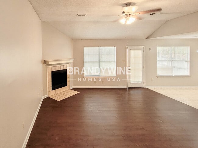 Building Photo - 4431 Grand Pyramid Dr