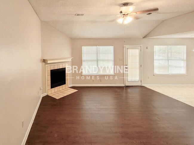 Foto del edificio - 4431 Grand Pyramid Dr