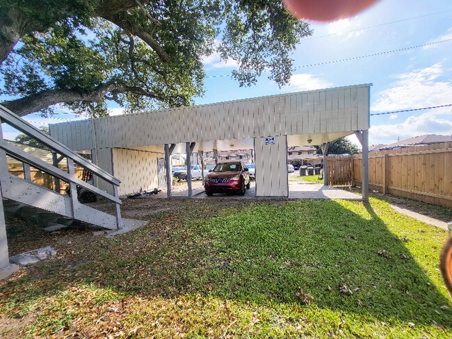 Building Photo - 8002 Trapier Ave