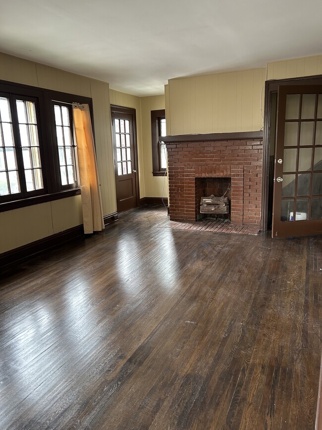 Building Photo - 228 McCormick Pl