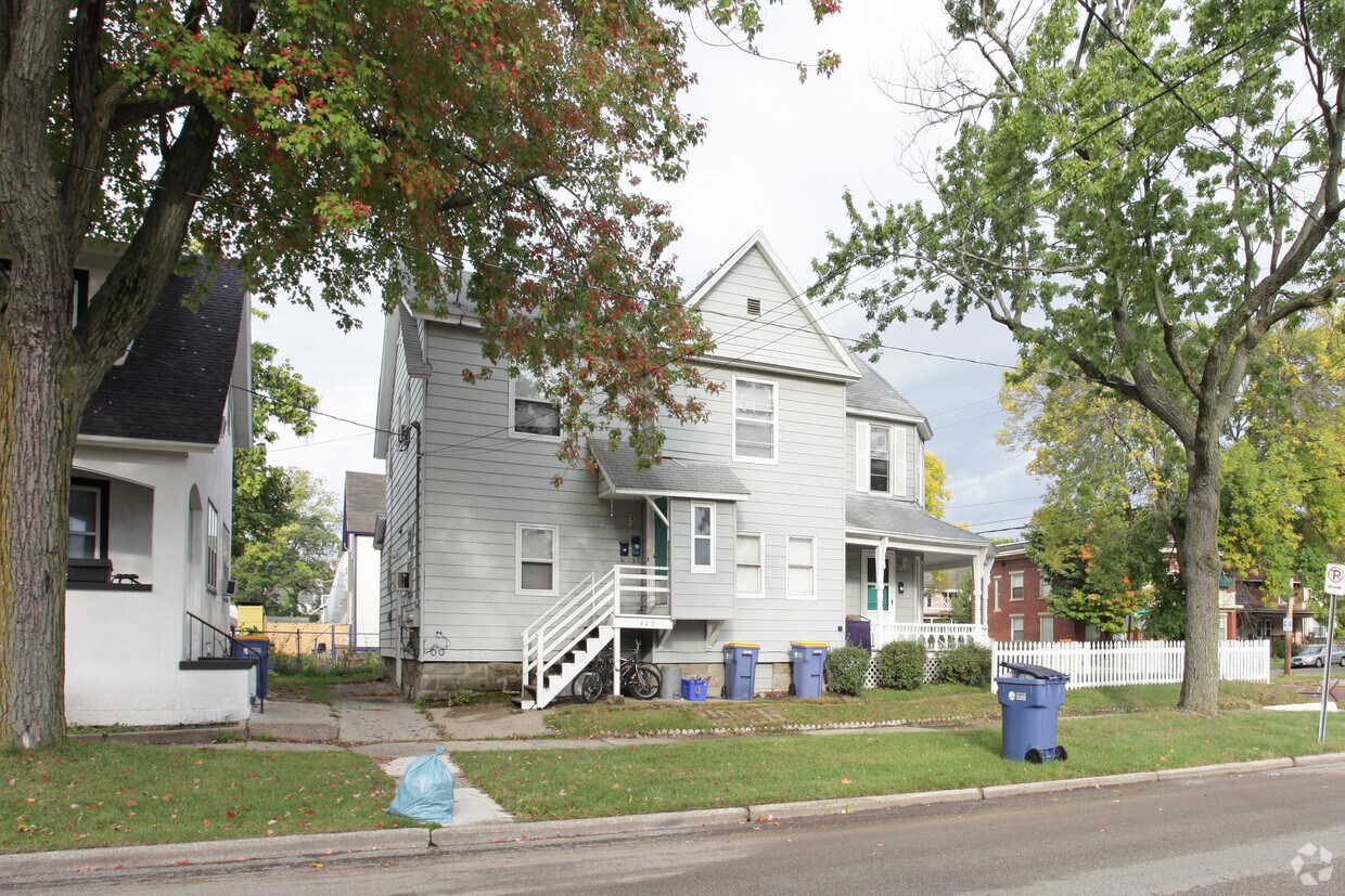 1354 Wealthy St SE, Grand Rapids, MI 49506 Apartments in Grand Rapids