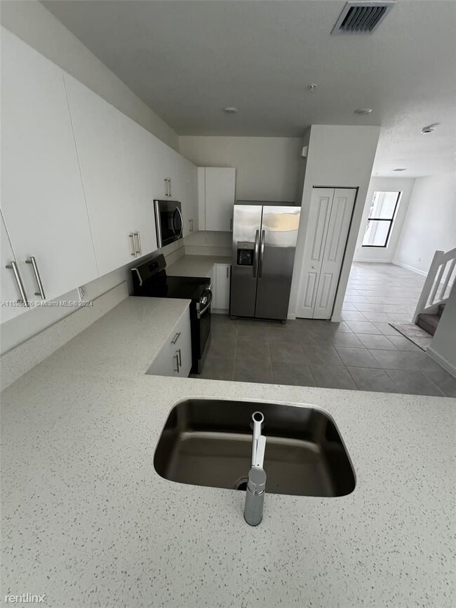 Building Photo - 4 br, 3.5 bath House - 285 SW 159th Ln