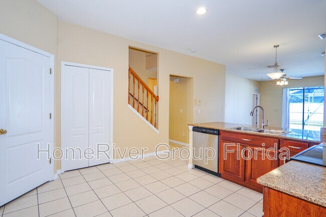 Building Photo - 11420 Village Brook Dr