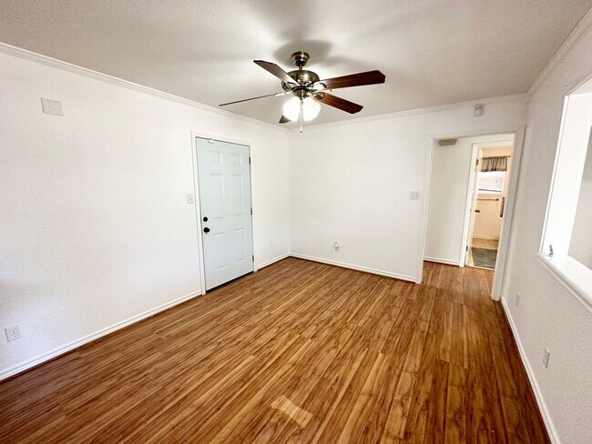 Foto del edificio - Valley Mills - Quiet Street 3/1 with detached 2 car garage