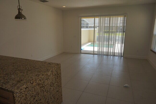 Foto del edificio - Spacious 3 Bed 3 Bath Townhome with Pool