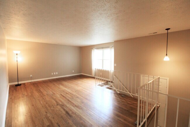 Building Photo - 907 Meadowlark Dr
