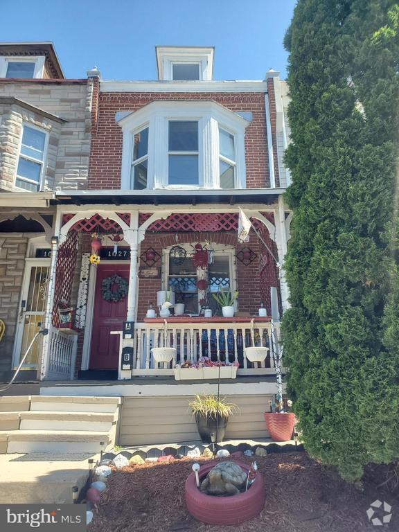 Building Photo - 1027 Mulberry St