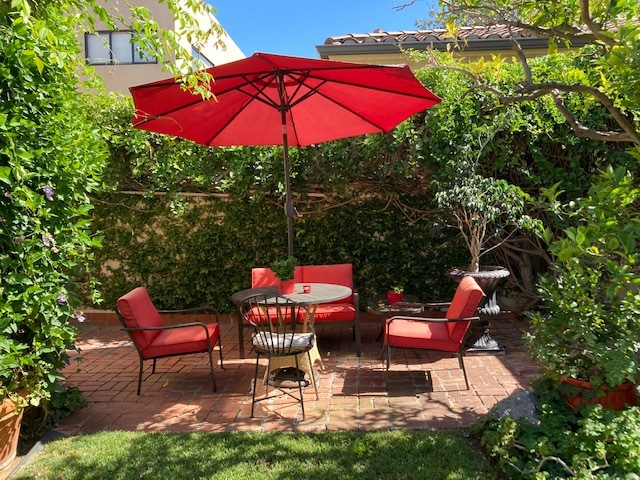 Shared garden area - 4319 Arista St