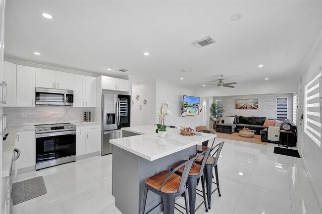 Foto del edificio - 6740 Custer St