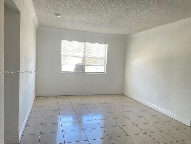 Foto del edificio - 16118 NE 21st Ave