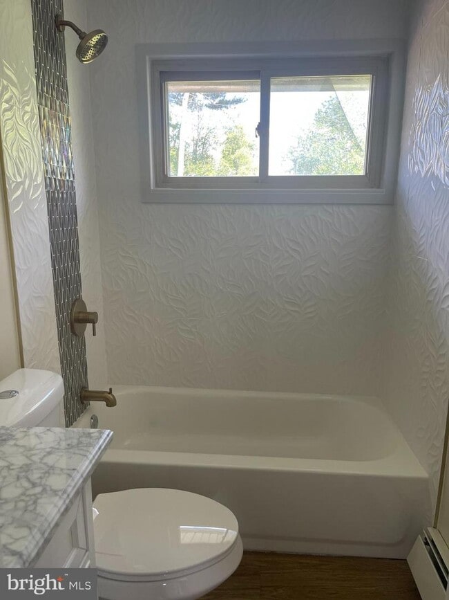 Building Photo - 204 Kenwood Dr S