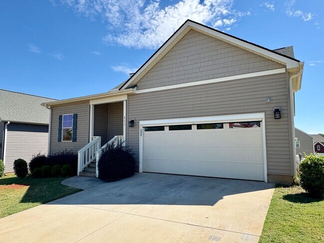 Foto del edificio - 211 Crooked Cedar Way