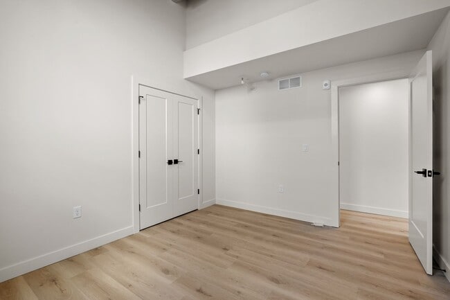 Building Photo - 266 E Michigan Ave