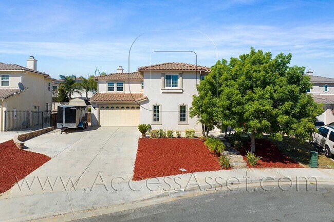 Building Photo - Gem Home with 6 Bed/4 Bath Home And A Huge...
